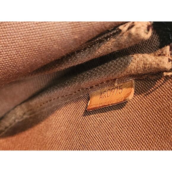 Louis Vuitton LV Monogram Pochette Accessoires with Gold Chain Vintage Bag - Picture 10 of 14